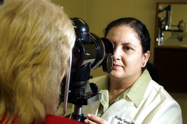 Dr. Shobha Tandon using Keratometer
