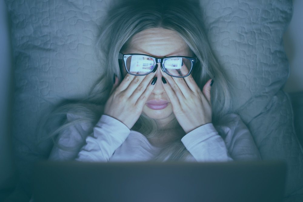woman suffers from computer eye syndrome